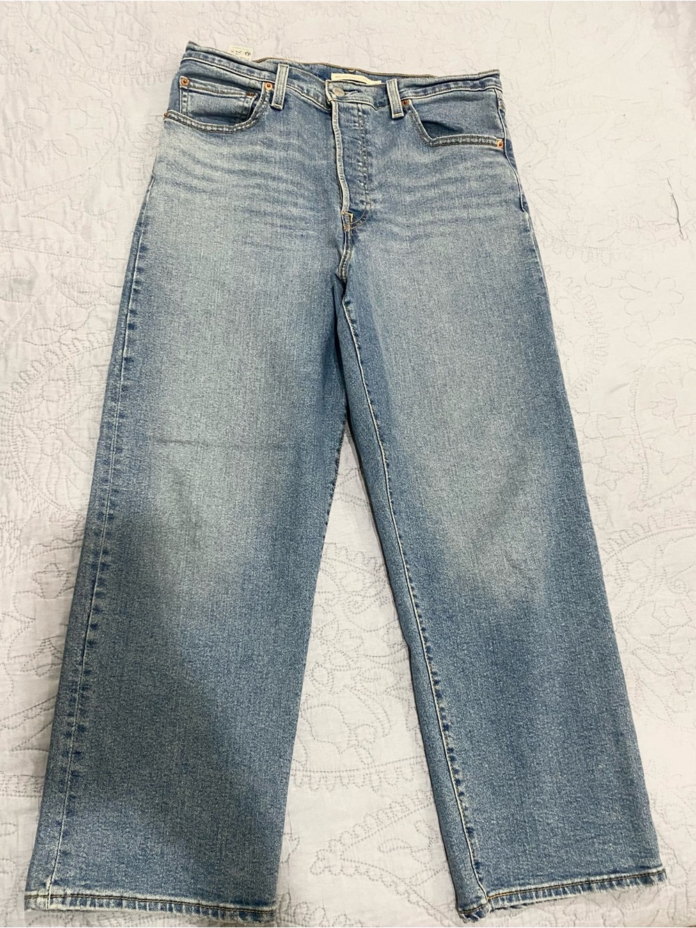 Levi's Ribcage High-Rise Jeans in Blue Denim (Length: Ankle Straight)